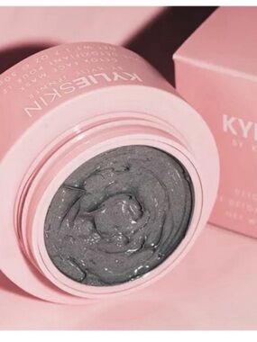 KYLIE SKIN BY KYLIE JENNER DETOX FACE MASK